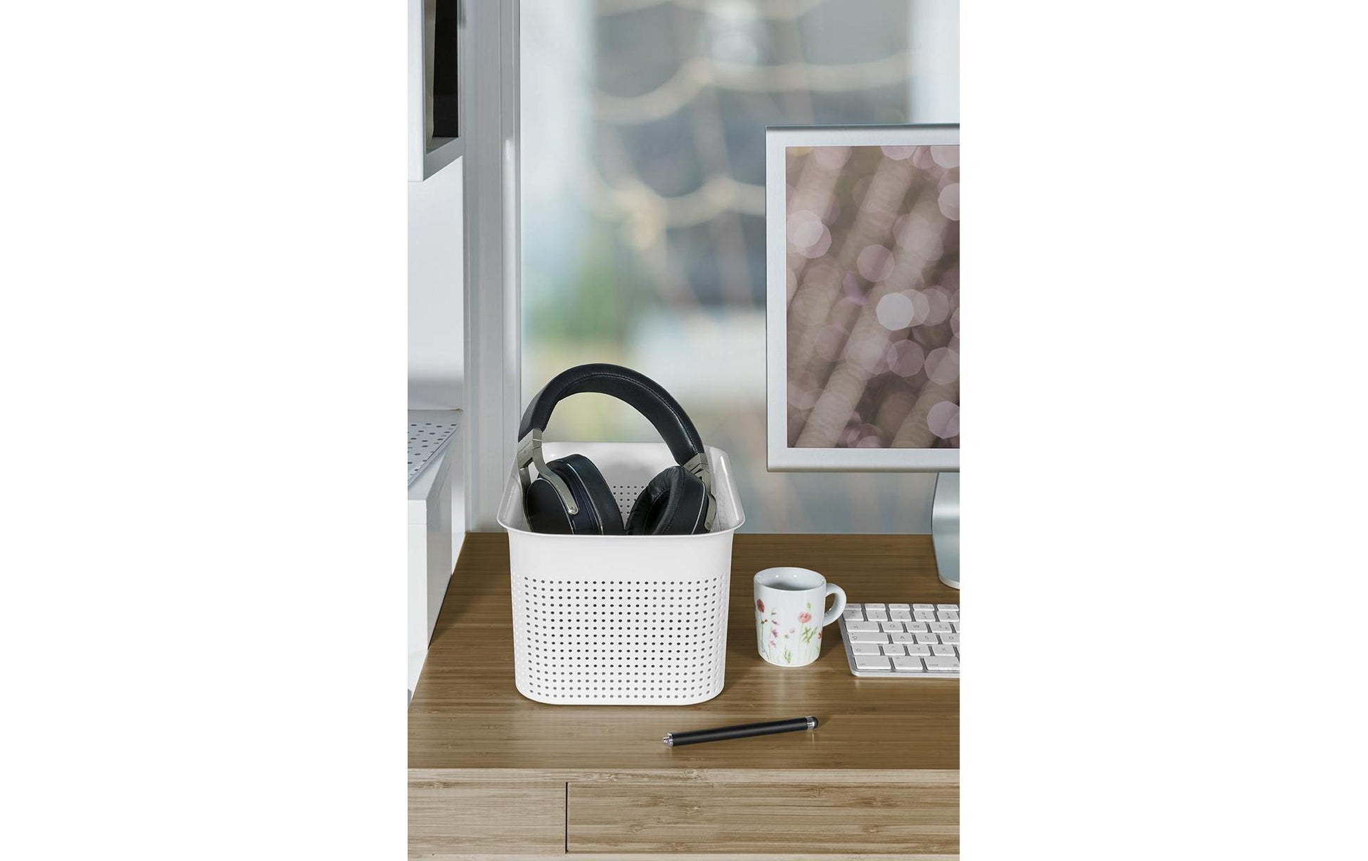 Rotho Aufbewahrungsbox 4,5 l – Kunststoff – Weiss – mit Griff, BPA-frei – 180 × 130 × 262 mm