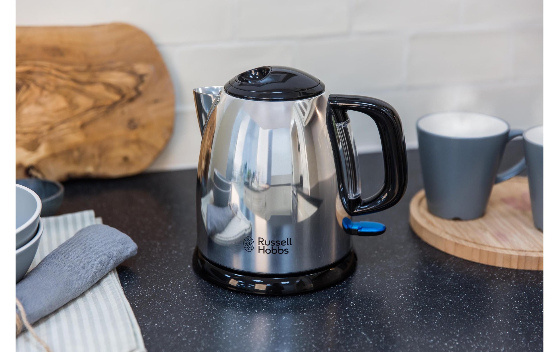 Russell Hobbs Victory Wasserkocher – 1 l, Warmhaltefunktion, Edelstahl, Schwarz, 24990-70