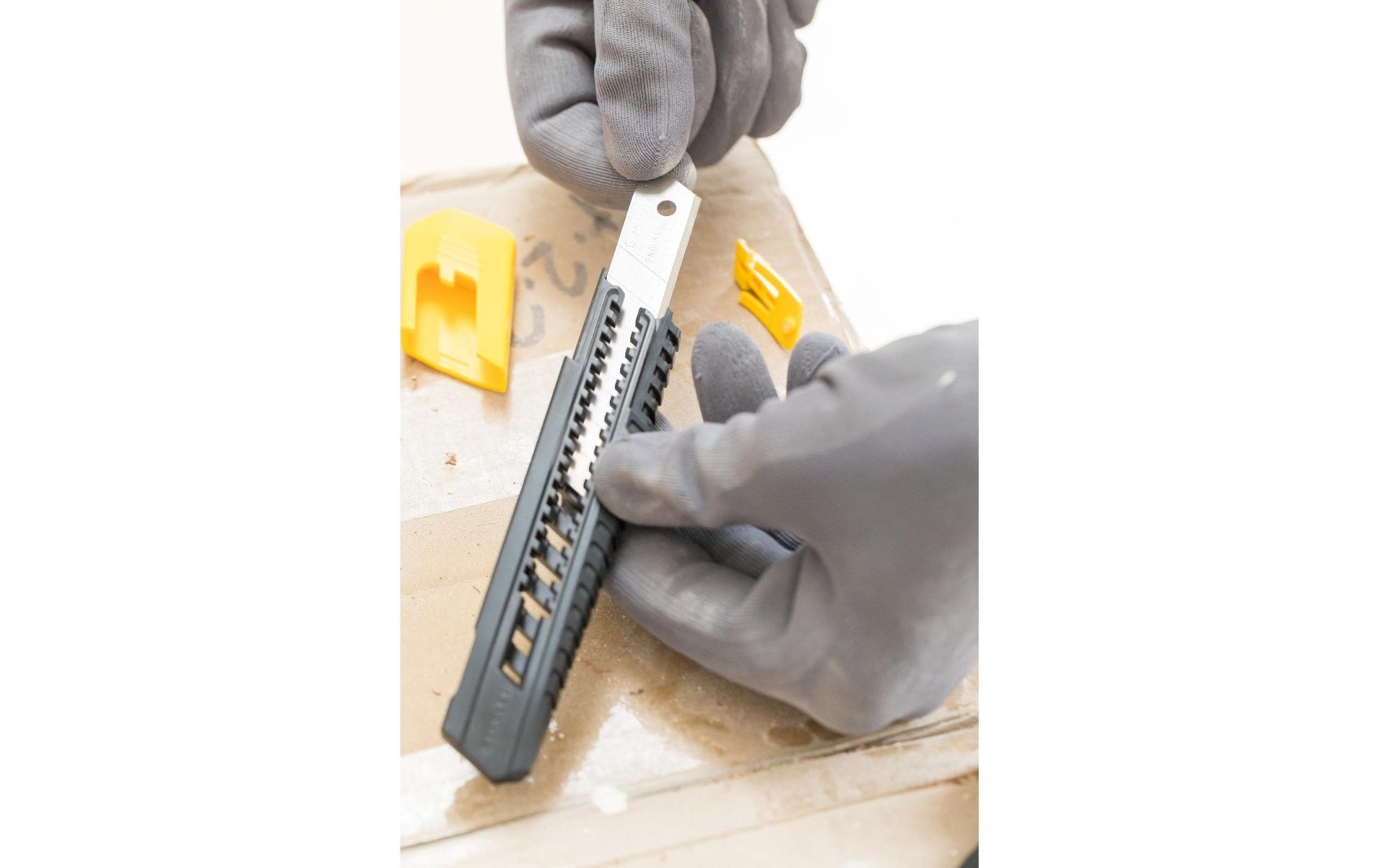 Stanley SM – Abbrechmesser 18 mm, Kunststoff, abnehmbare Endkappe, 1 Stk.