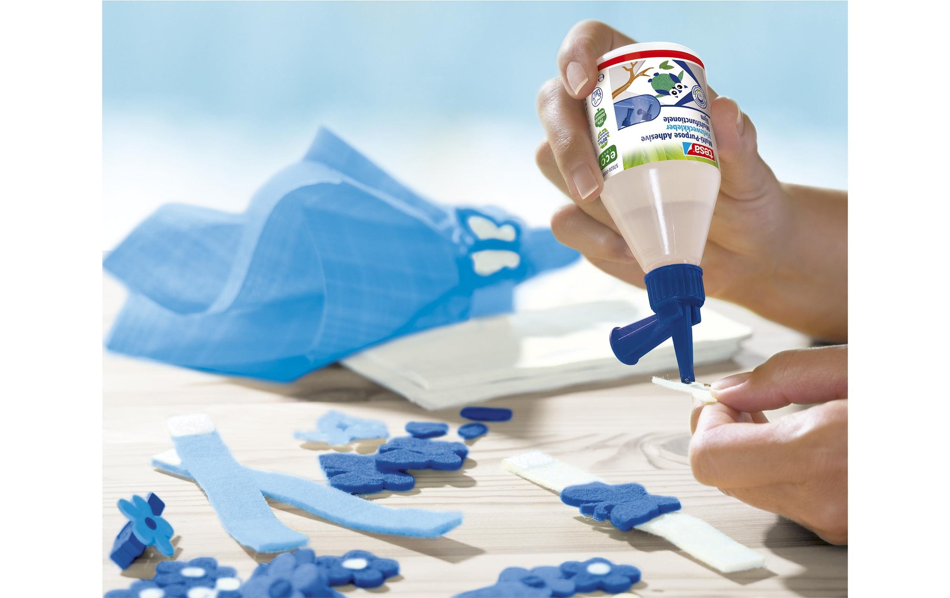 TESA Vielzweckkleber – permanent, transparent, lösungsmittelfrei, 100 g, für Papier, Fotos, Stoff und mehr