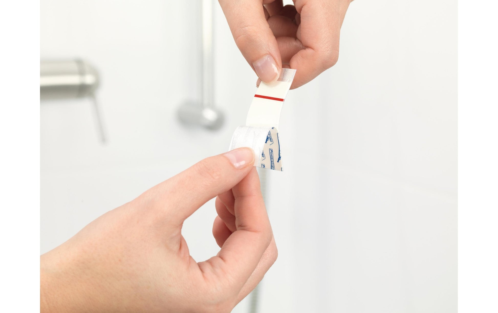 TESA Powerstrips Waterproof wiederablösbare Haftpunkte – 6 Stk., weiss, für Fliesen, Glas
