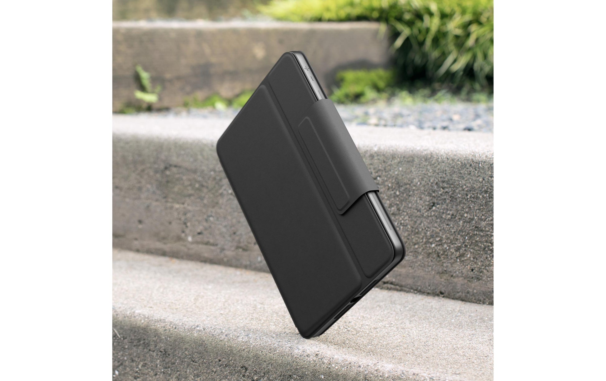 Logitech Rugged Folio – Tastatur, kabelgebunden (Smart Connector), CH-Layout (DE-CH) – für iPad (7. Gen.)