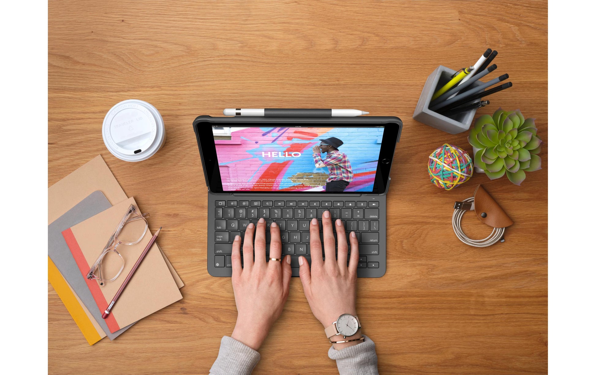 Logitech Slim Folio – Tastatur, kabellos (Bluetooth), CH-Layout (DE-CH), aufladbar, Graphit – für iPad (7. Gen)