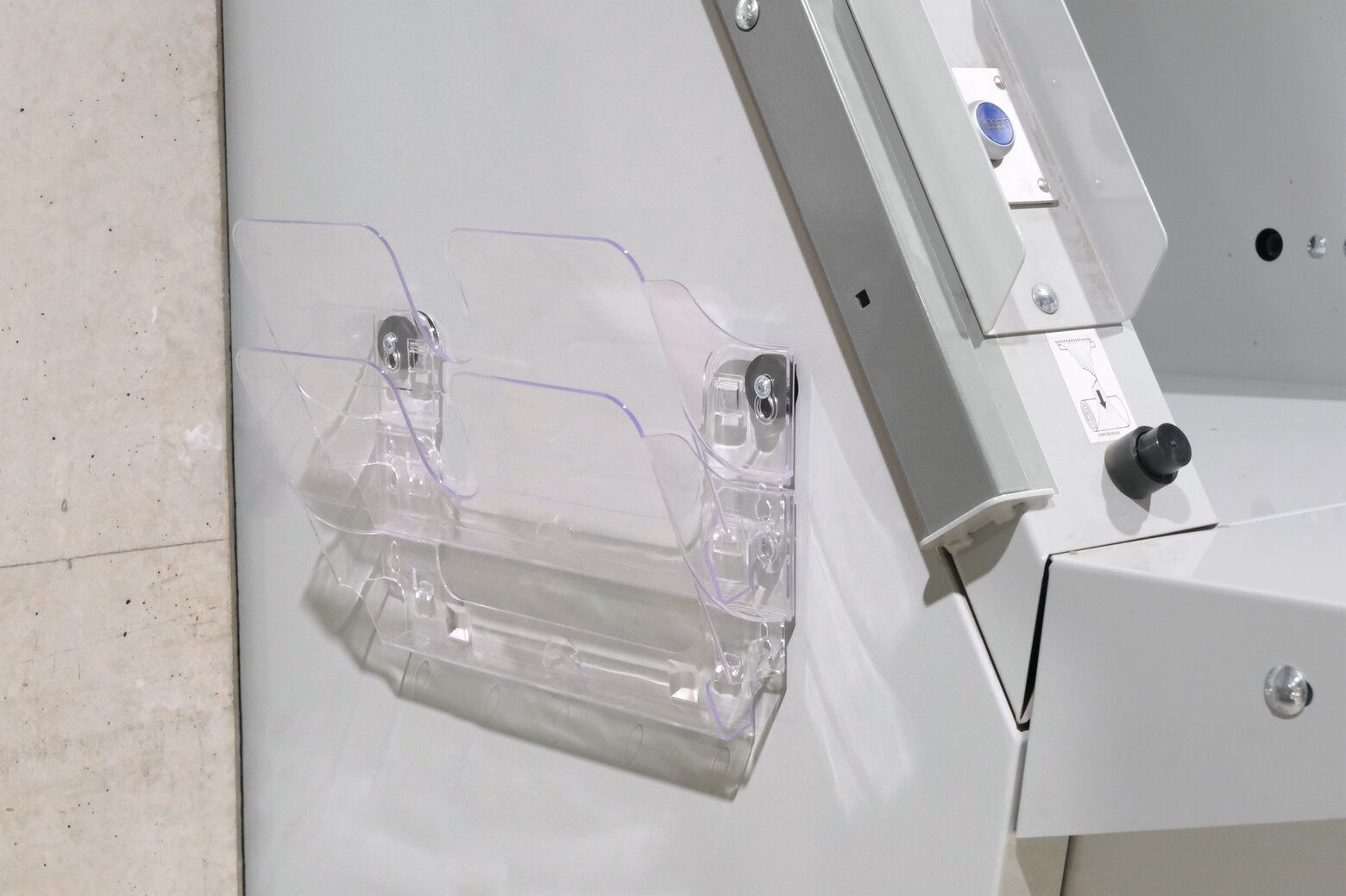 Durable Wandprospekthalter Flexiplus 2 – für A4 – 2 Fächer – Querformat – magnetisch – transparent