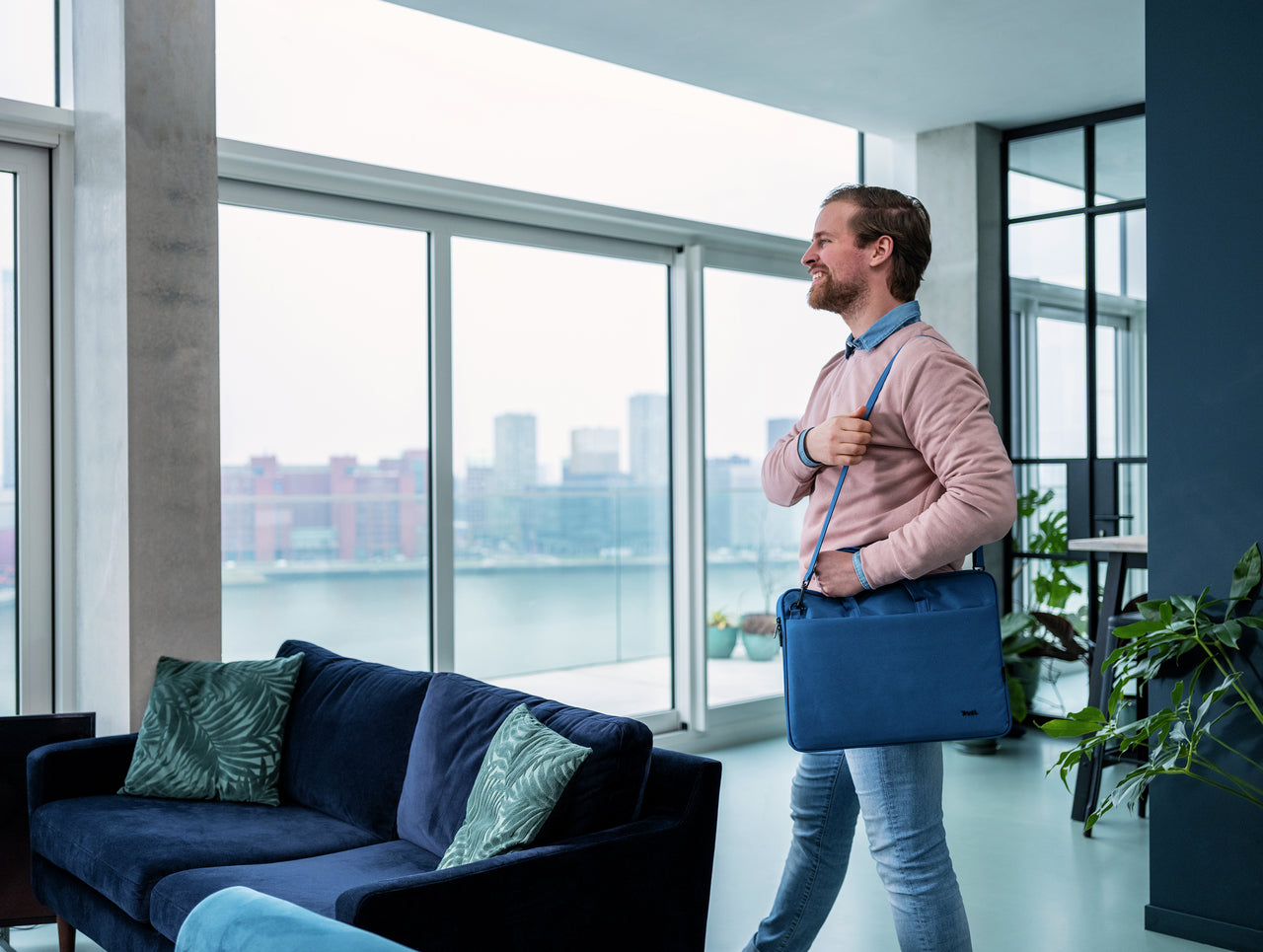 Trust Notebook-Tasche für Notebooks bis 16" – Trolley-Band, abnehmbarer Schultergurt – Blau