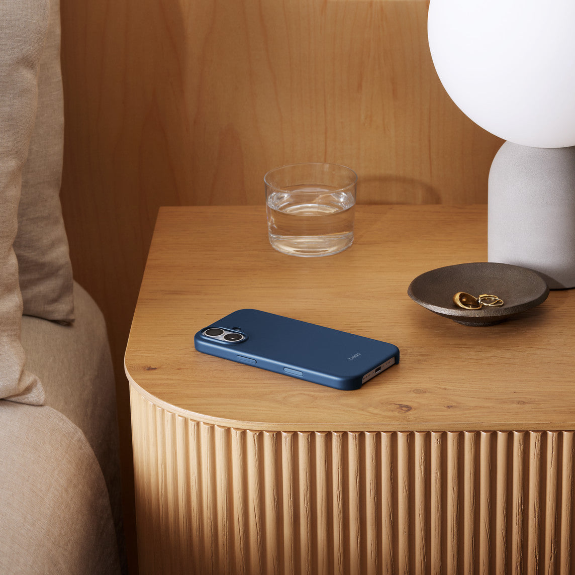 Apple Beats Backcover – für Apple iPhone 17, MagSafe, Mikrofaser+PC, Bedrock Blue