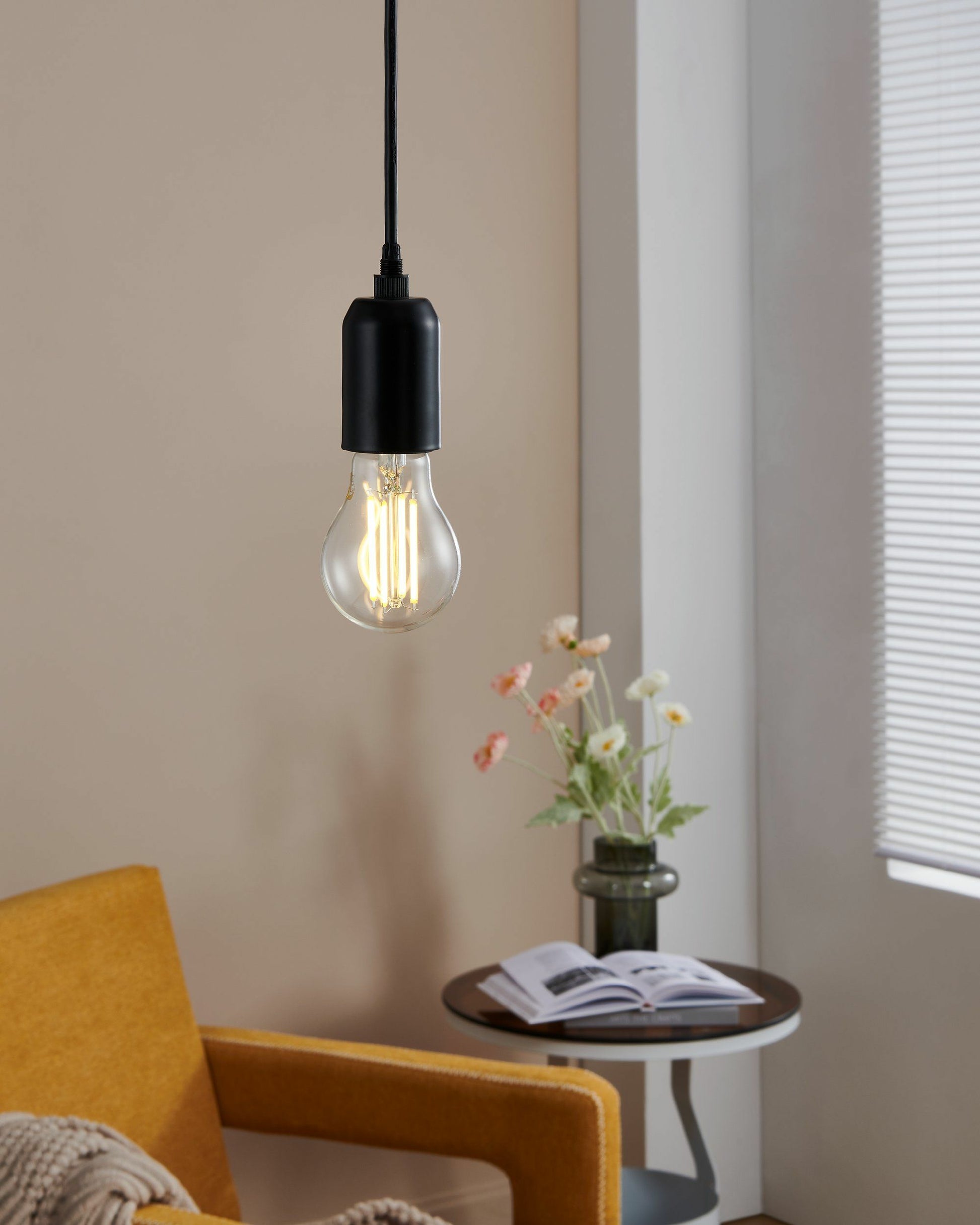 EGLO Leuchtmittel E27 A60 – Warmweiss 3000 K, 806 lm, 3,8 W – 360°, IP20 – 1 Stk., Transparentes Glas