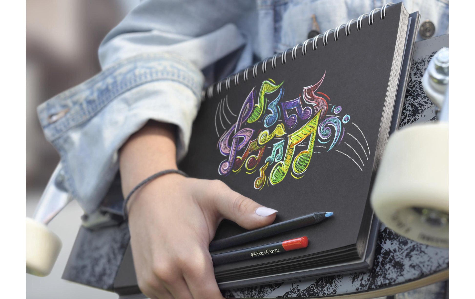 Faber-Castell Buntstifte Black Edition – 12 Farben, im Kartonetui, Ø 3 mm, dreikantig, FSC