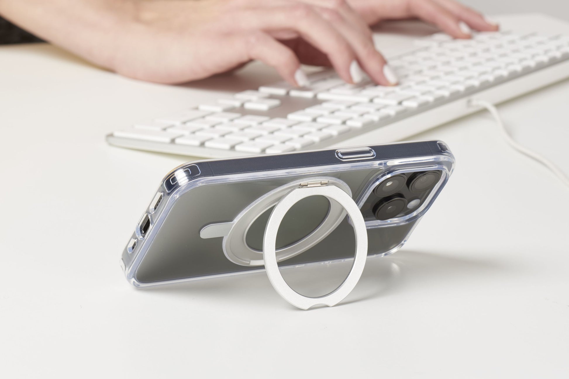 Cellularline Backcover – für Apple iPhone 16 Pro – transparent, MagSafe-kompatibel
