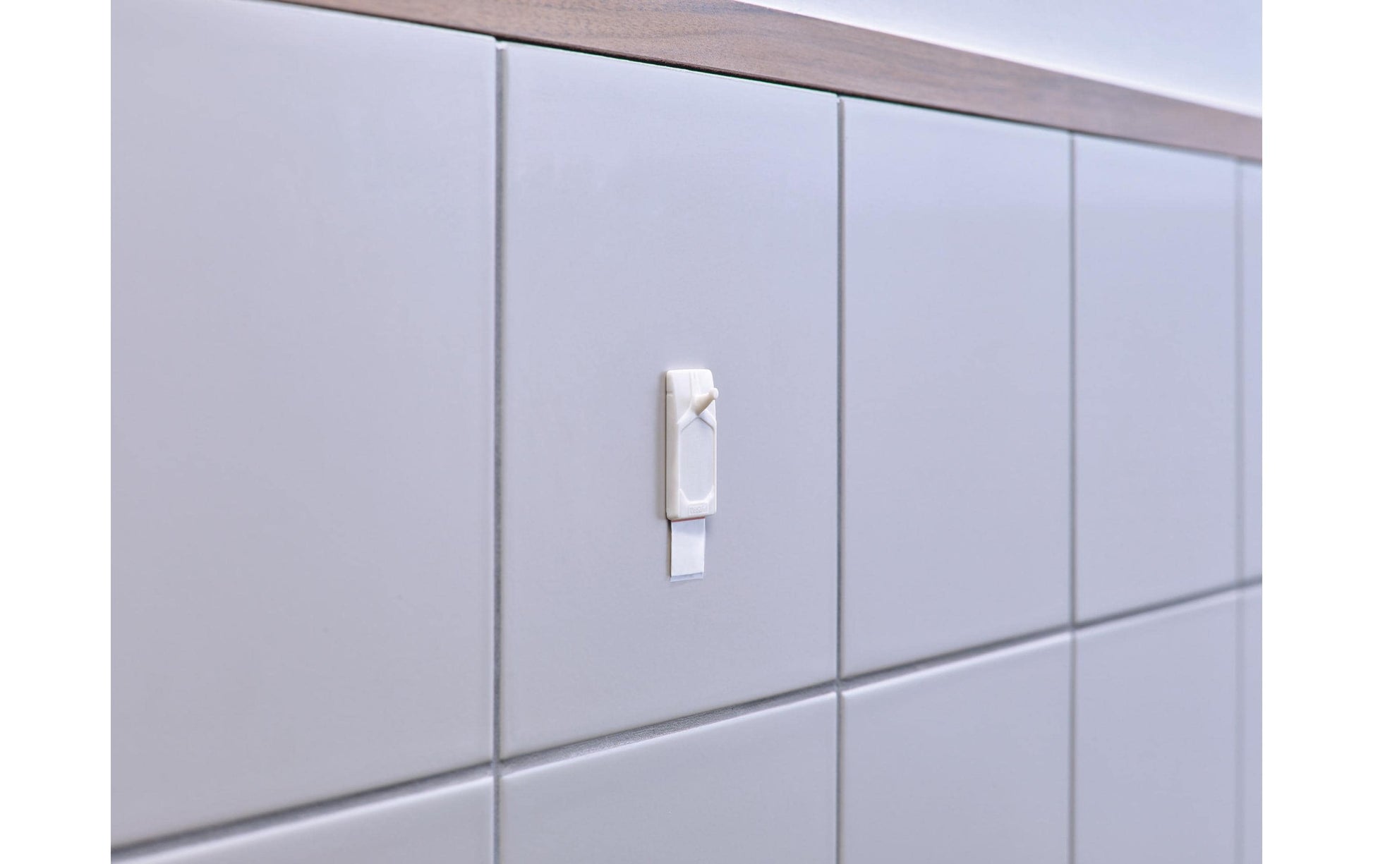 TESA Klebenagel für Fliesen/Metall – bis 2 kg, Weiss, Innen