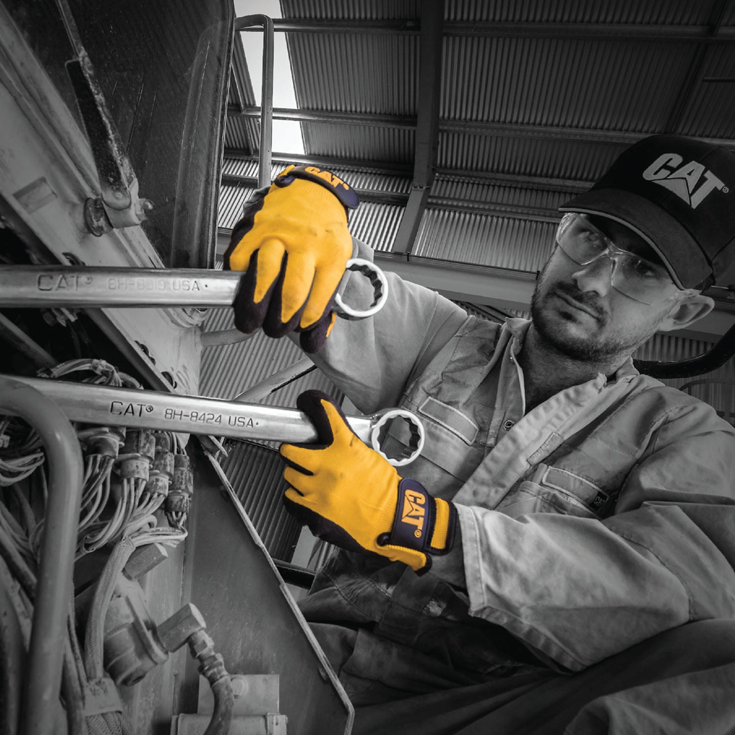CAT Arbeitshandschuhe – XL, 1 Paar – Nitril/Nylon, EN 388:4131, Schwarz/Gelb, Verstärkte Fingerspitzen