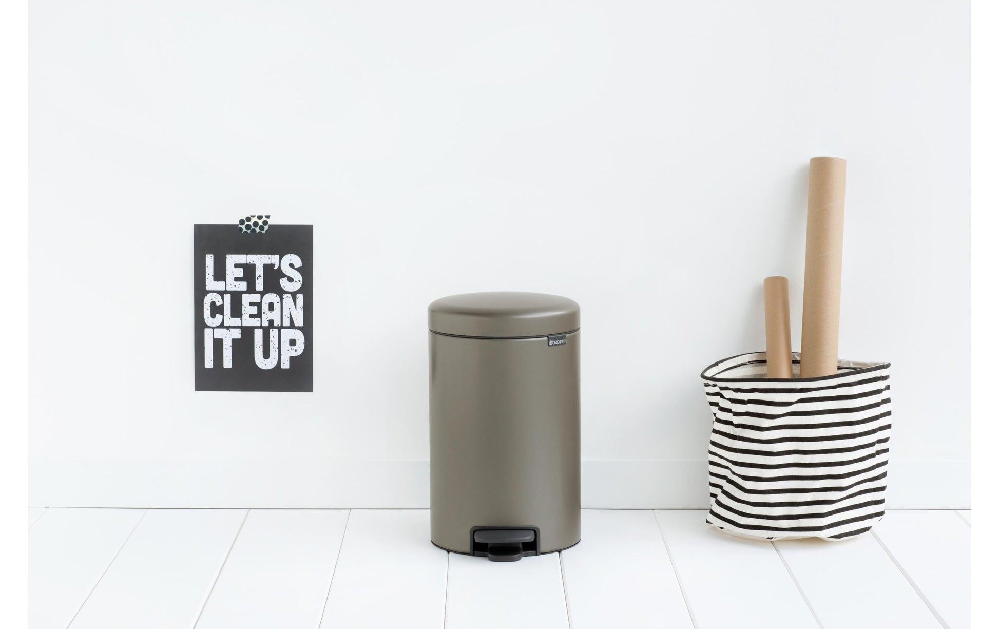 Brabantia NewIcon Papierkorb – 12 l, mit Deckel, Edelstahl – Ø 240 × H 411 mm