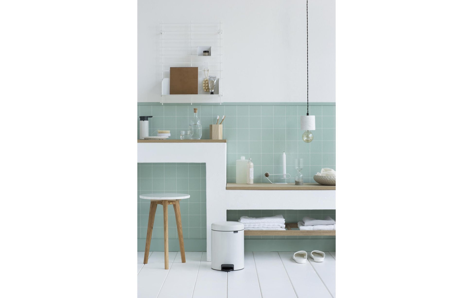 Brabantia NewIcon Treteimer – 5 l – Edelstahl, rund – Weiss – Soft-Close, geruchssicherer Deckel