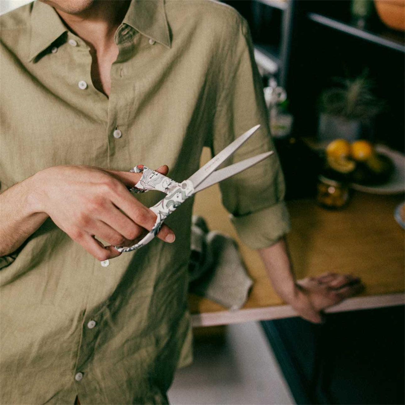 Fiskars Universalschere Puutarhurit – 21 cm, Edelstahl, für Rechts- und Linkshänder, mehrfarbig