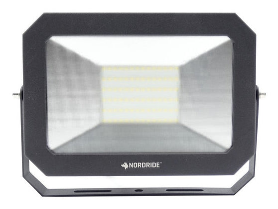 NORDRIDE Aussenwandleuchte – 24×15 cm – 5750 lm, 50 W – Kaltweiss, 5000 K – IP65 – Netzbetrieb – Schwarz
