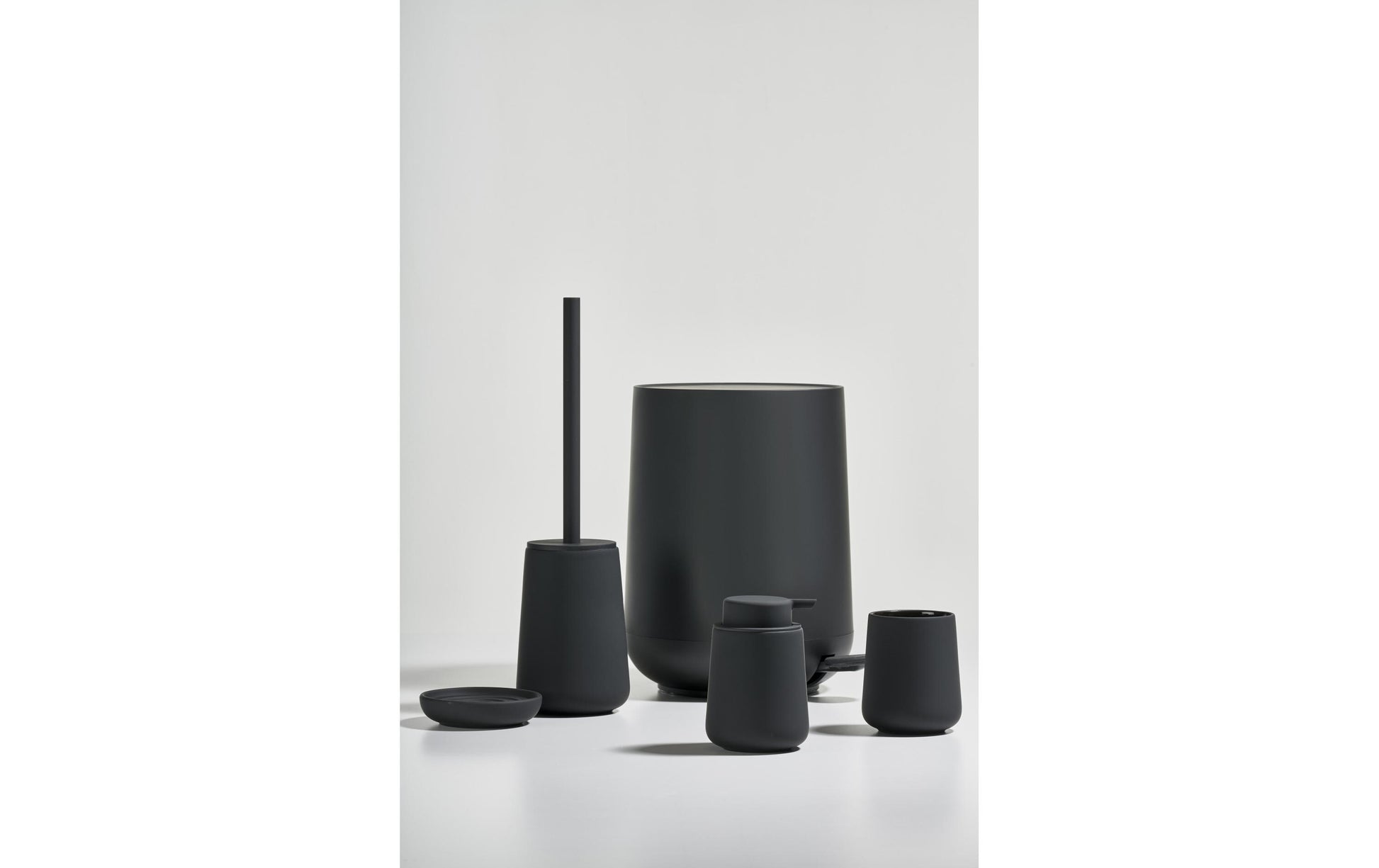 Zone Denmark Nova One – WC-Bürstenset – Keramik, Edelstahl, schwarz, H 37 cm, Ø 10,3 cm