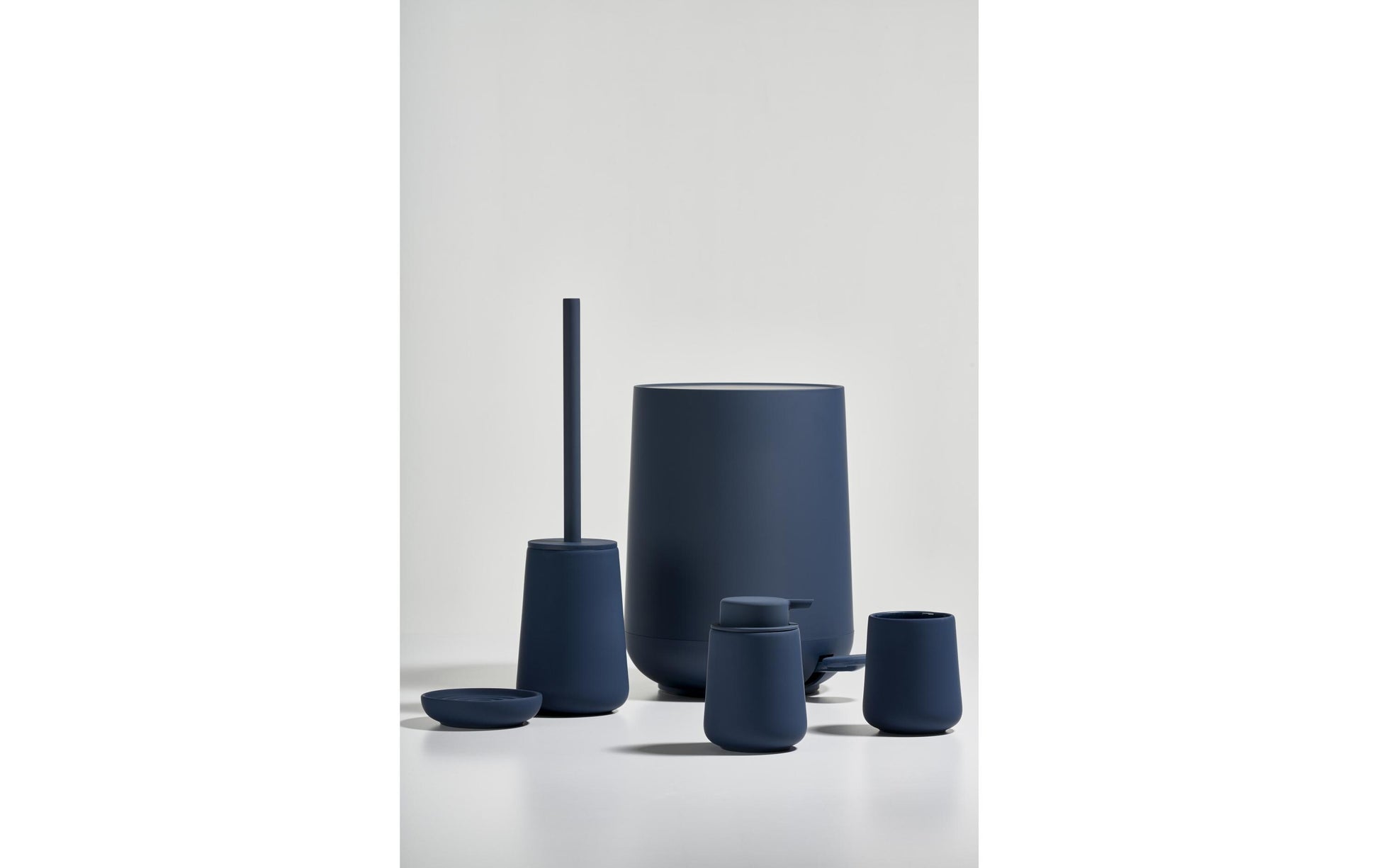 Zone Denmark Nova One – WC-Bürstenset – Keramik, Blau, Soft-Touch-Oberfläche, H 37 cm, Ø 10,3 cm