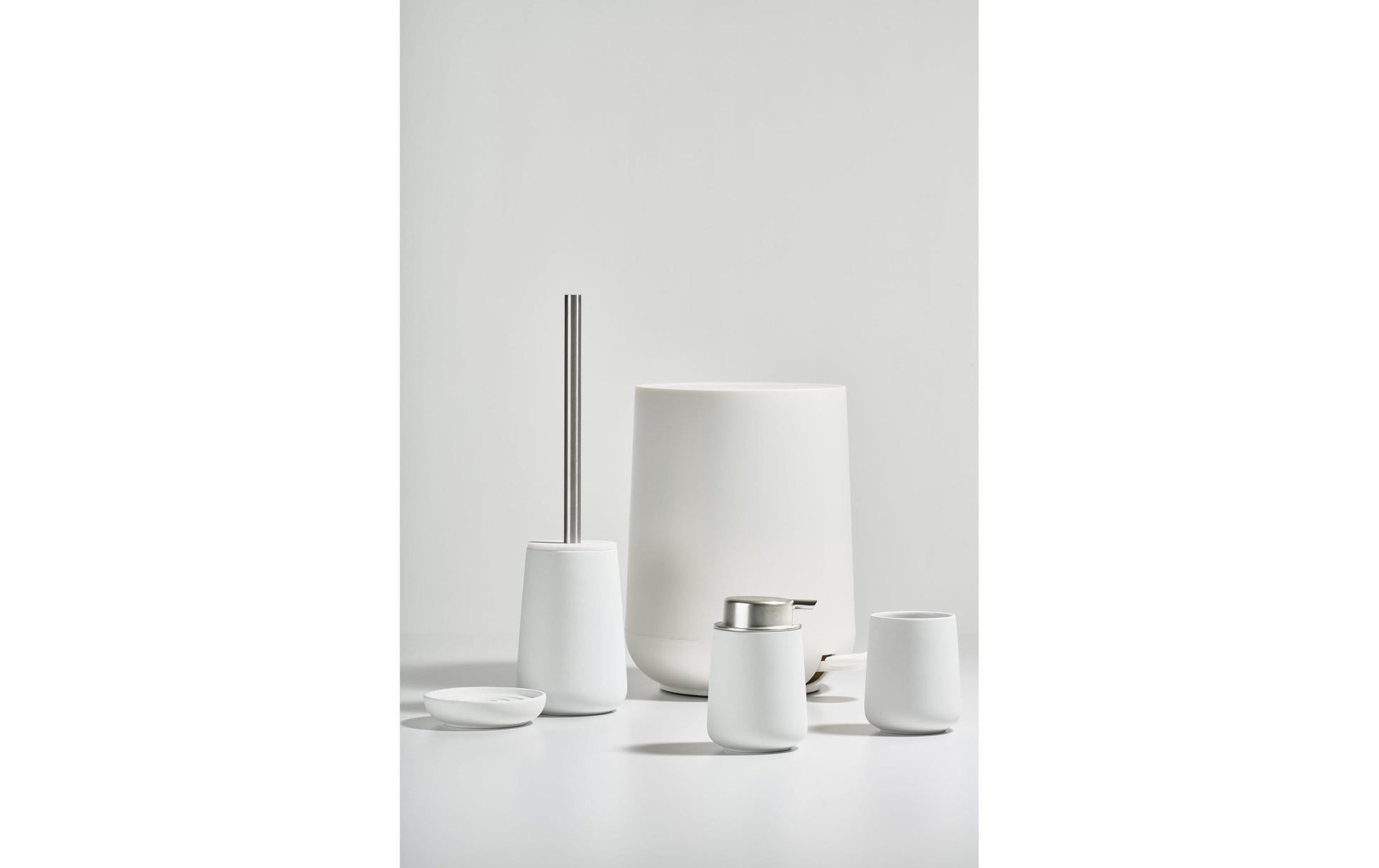 Zone Denmark Nova – WC-Bürstenset – Keramik, Edelstahl, Weiss, bodenstehend, H 37 cm, Ø 10,3 cm