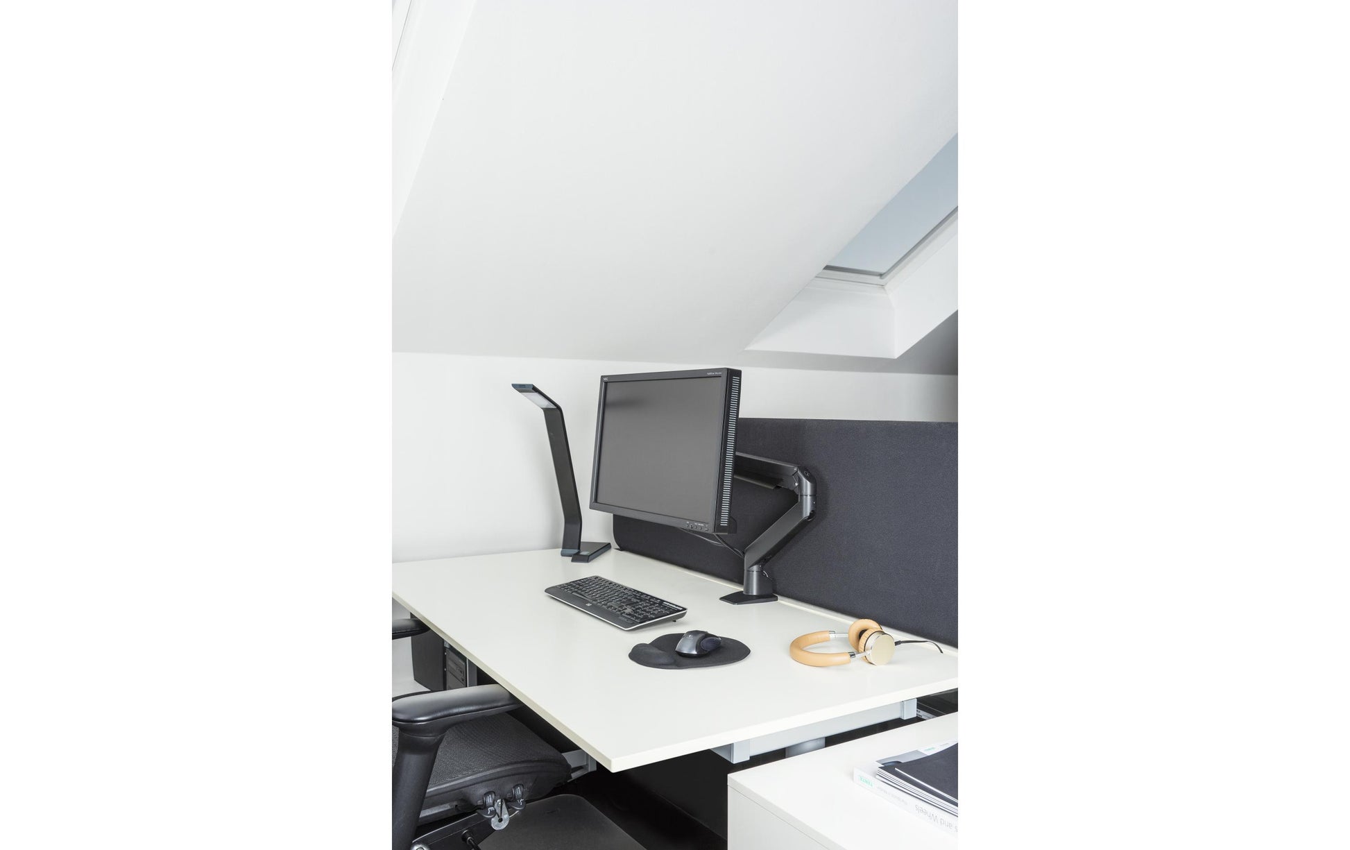Multibrackets Monitorarm, Single, bis 32", VESA 75 × 75 mm, 10 kg, neigbar, schwarz