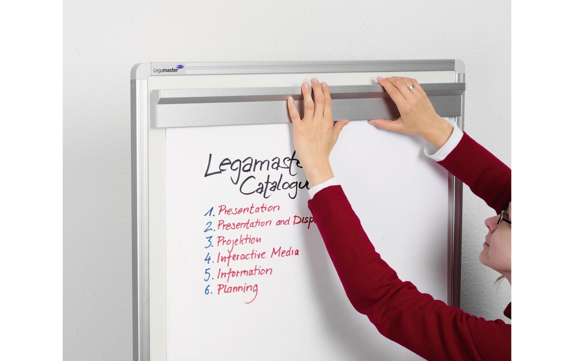 Legamaster Whiteboard – 76 × 120 cm, Emaille, magnetisch, Kunststoffrahmen, mit Ständer