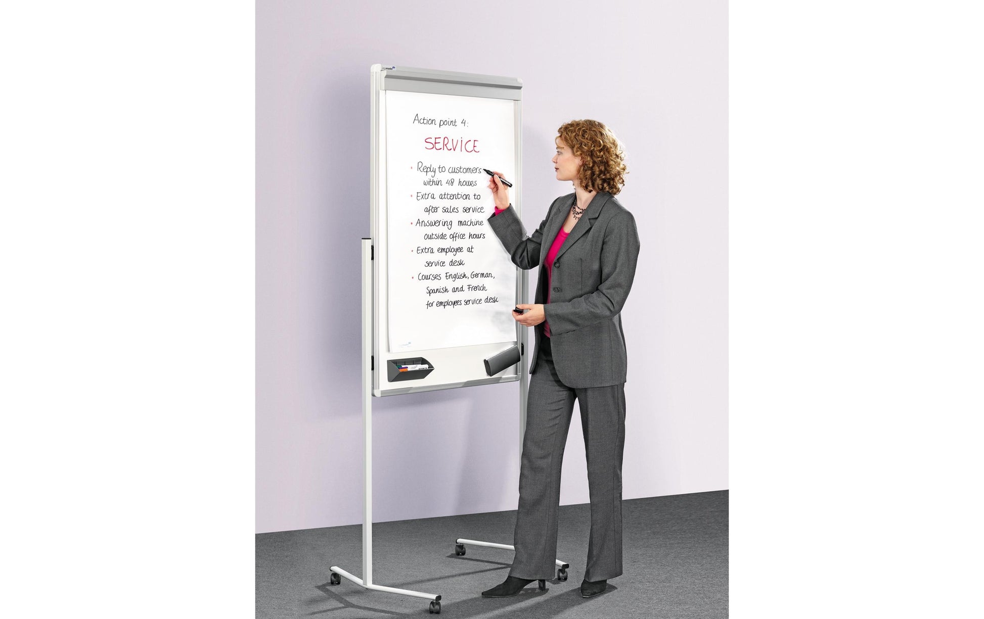 Legamaster Whiteboard – 76 × 120 cm, Emaille, magnetisch, Kunststoffrahmen, mit Ständer