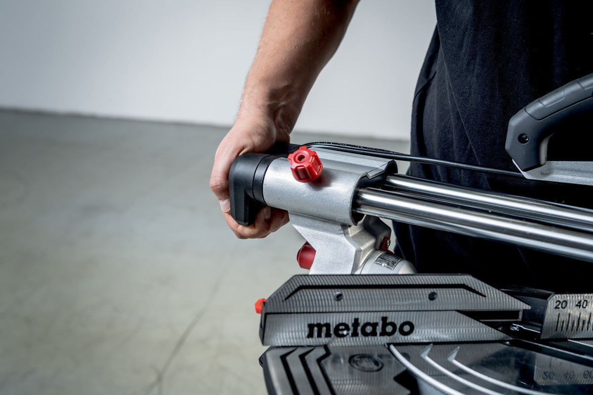 Metabo Kappsäge KGS 216 M – 1 500 W – Sägeblatt-Ø 216 mm – inkl. Sägeblatt & Staubbeutel