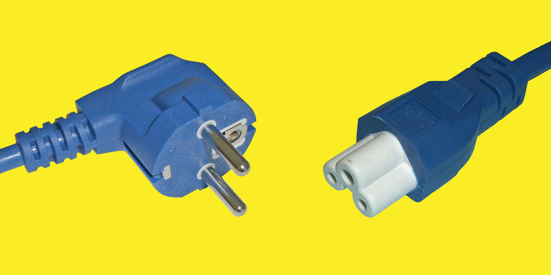 Diggelmann Netzkabel – Schuko (CEE 7/7, abgewinkelt) – IEC C5, 2 m, 2,5 A, blau