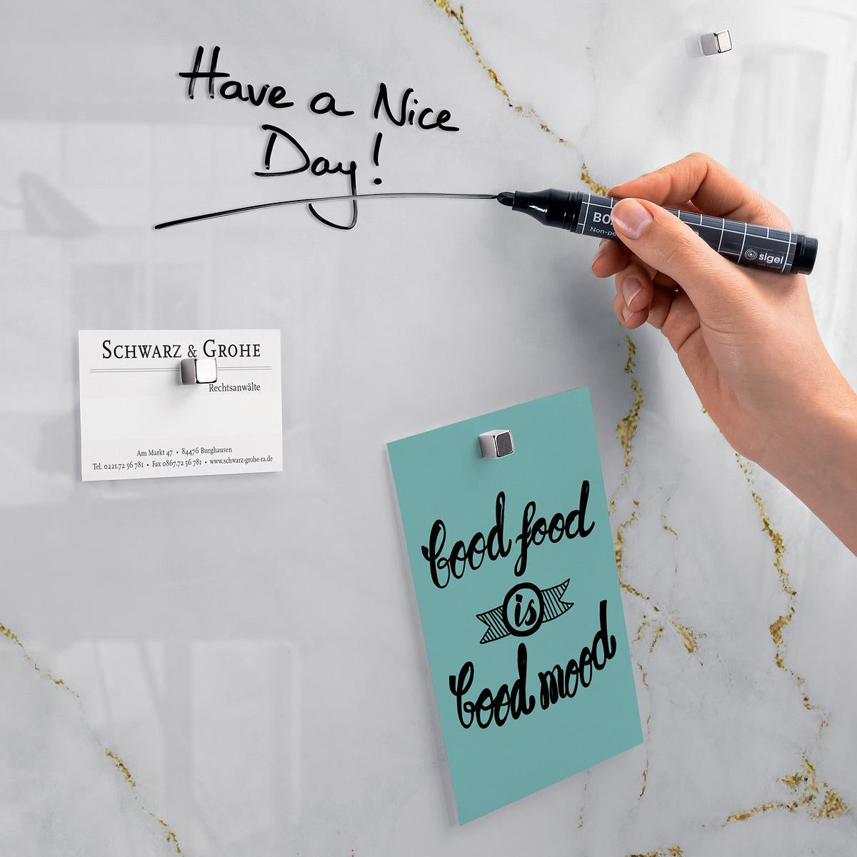 Sigel Whiteboard – 91 × 46 cm, Glas, magnetisch, Wandmontage, inkl. Magnetwürfel, Montagesatz