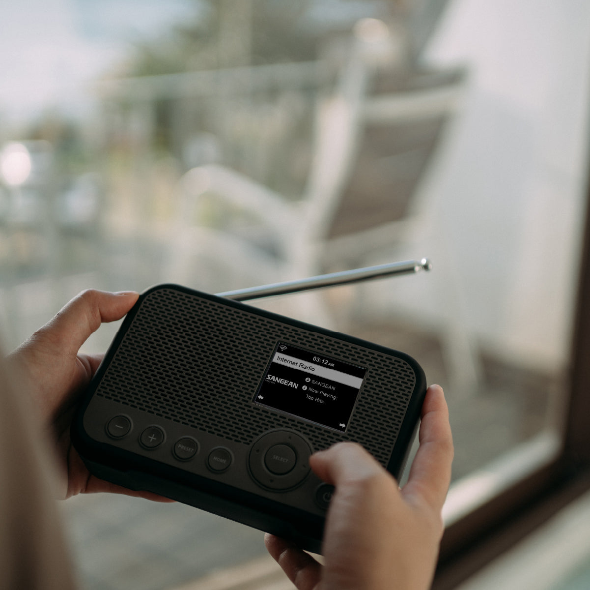 Sangean WFR-39 – Tragbares DAB+ Radio, Internetradio, DAB+/UKW, WLAN, 2'600 mAh Akku – Schwarz/Grau