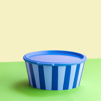 Koziol Salatschüssel Nora Stripes – 2,2 l, Ø 22,7 cm, Kunststoff, Blau, mit Deckel, spülmaschinenfest