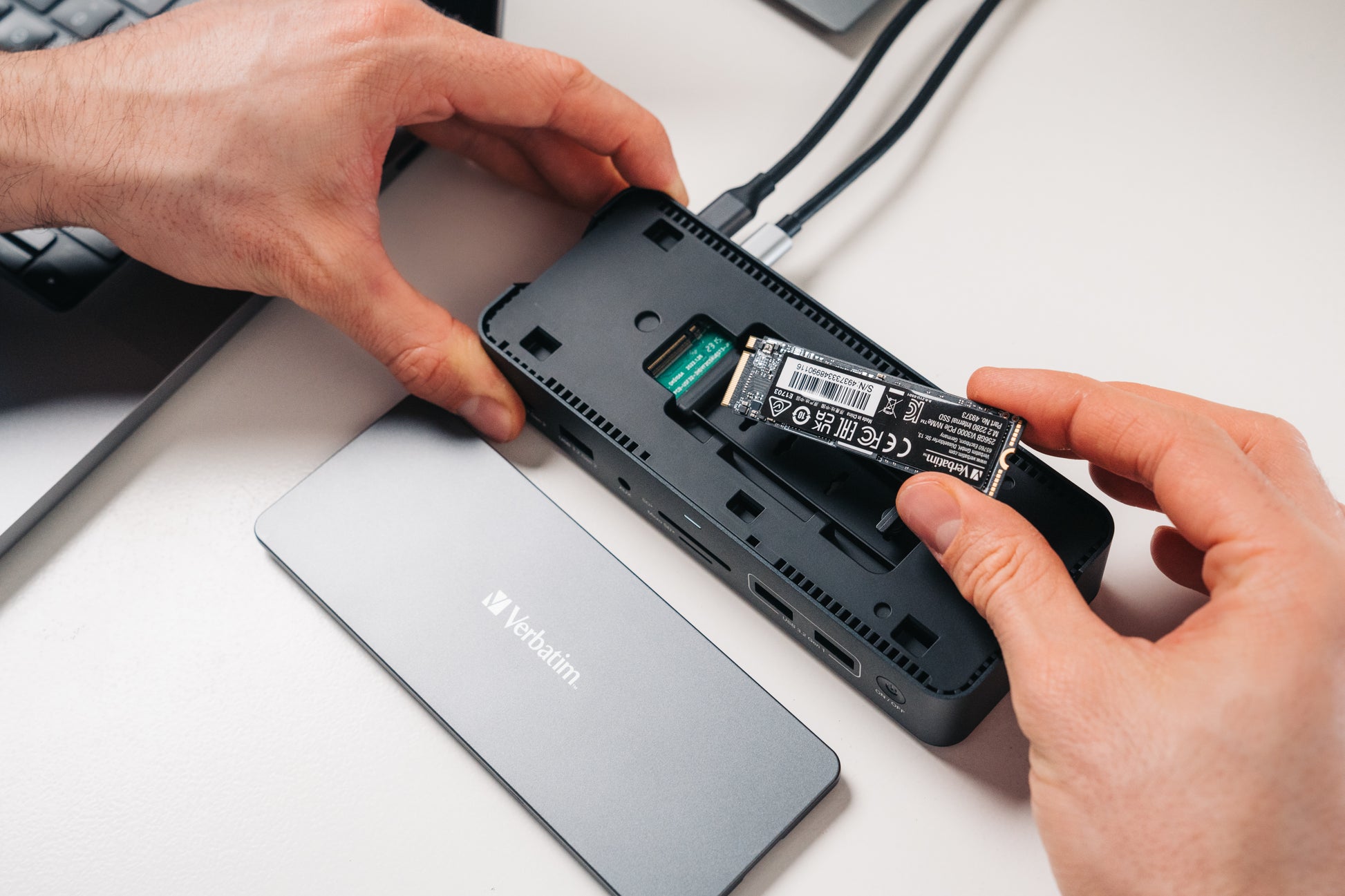 Verbatim CDS-15SSD Dockingstation – USB-C, DP, 2× HDMI, 3× USB-A, 100 W PD, GbE, 256 GB SSD, für Windows/Mac