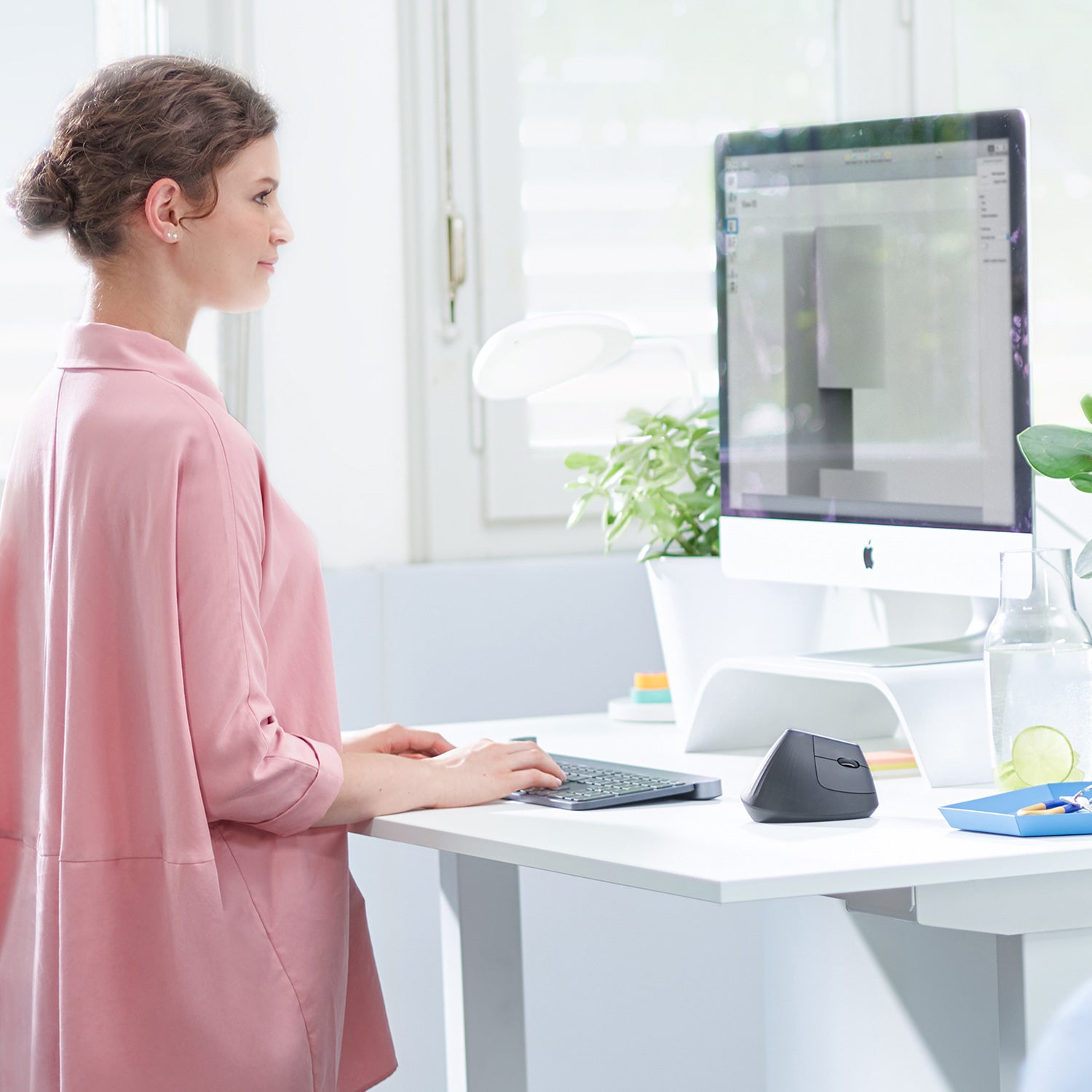 Logitech MX Vertical Ergonomische Maus – kabellos, USB-C, 4 Tasten, vertikal, Unifying-Empfänger, schwarz