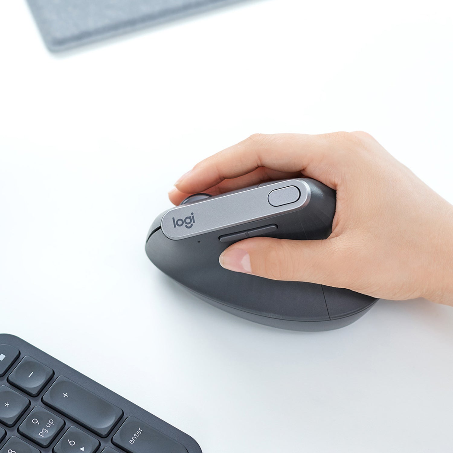 Logitech MX Vertical Ergonomische Maus – kabellos, USB-C, 4 Tasten, vertikal, Unifying-Empfänger, schwarz