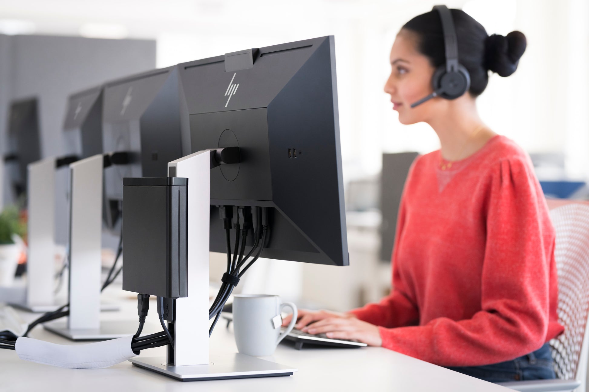 HP E24 G4 – Monitor, 23,8", 1920 × 1080 (Full HD), IPS, 60 Hz, 250 cd/m², VESA 100 × 100, Silber