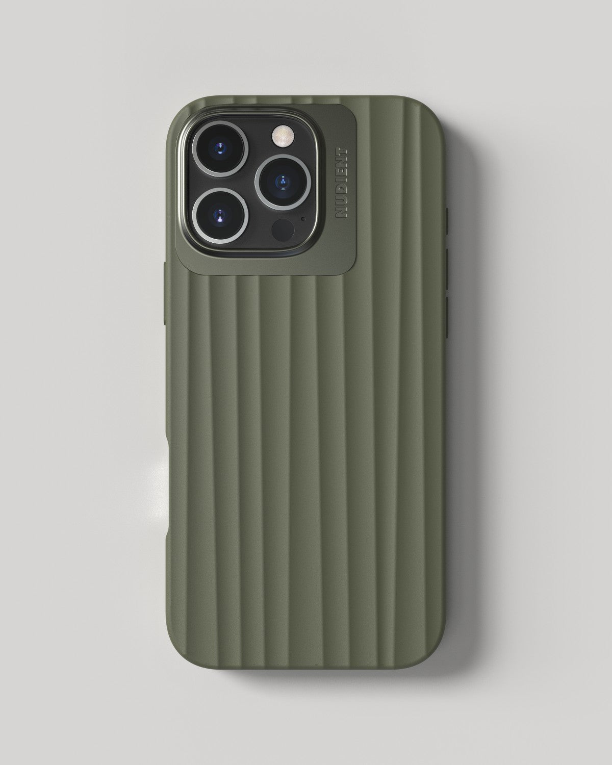 Nudient – Backcover Bold – für Apple iPhone 16 Pro Max – olive – MagSafe-kompatibel