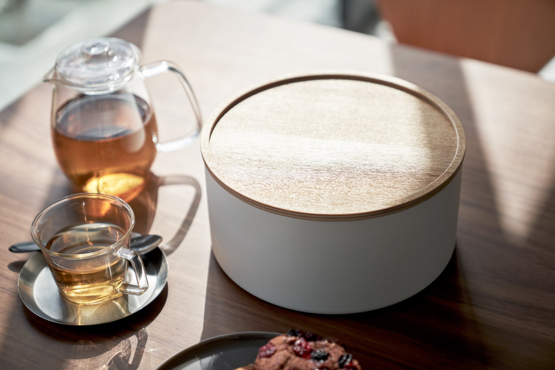 Yamazaki Aufbewahrungsbox (mit Deckel) – Sperrholz/Stahl – Weiss/Braun – Ø 220 × H 110 mm