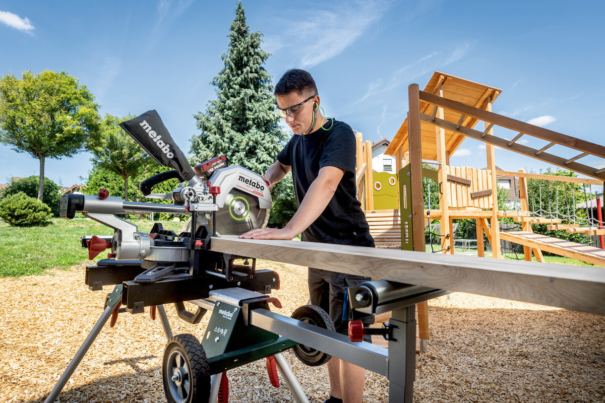 Metabo Kapp- und Gehrungssäge KGS 18 LTX BL 305 – 18 V (CAS) – Sägeblatt-Ø 305 mm – Solo – Brushless