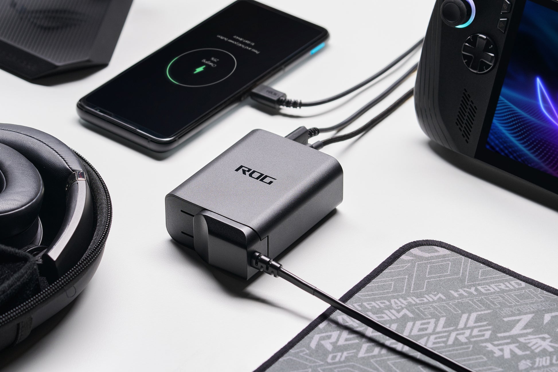 ASUS USB-Desktop-Ladegerät 140 W – USB-C×3, USB-A×1 – PD 3.0, PPS, QC 3.0, GaN