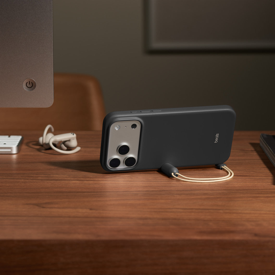 Apple Backcover – für Apple iPhone 17 Pro Max – grau – MagSafe kompatibel, mit Kordel