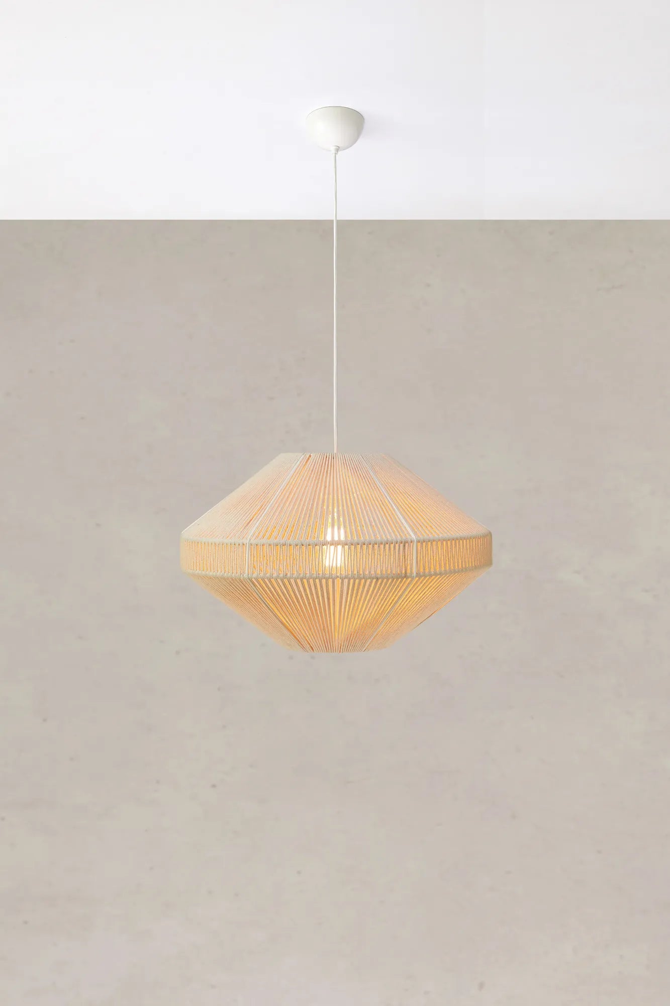 Markslöjd Pendelleuchte Razzo – E27, max. 40 W, 31 cm Höhe, Ø 50 cm, IP20 – Beige