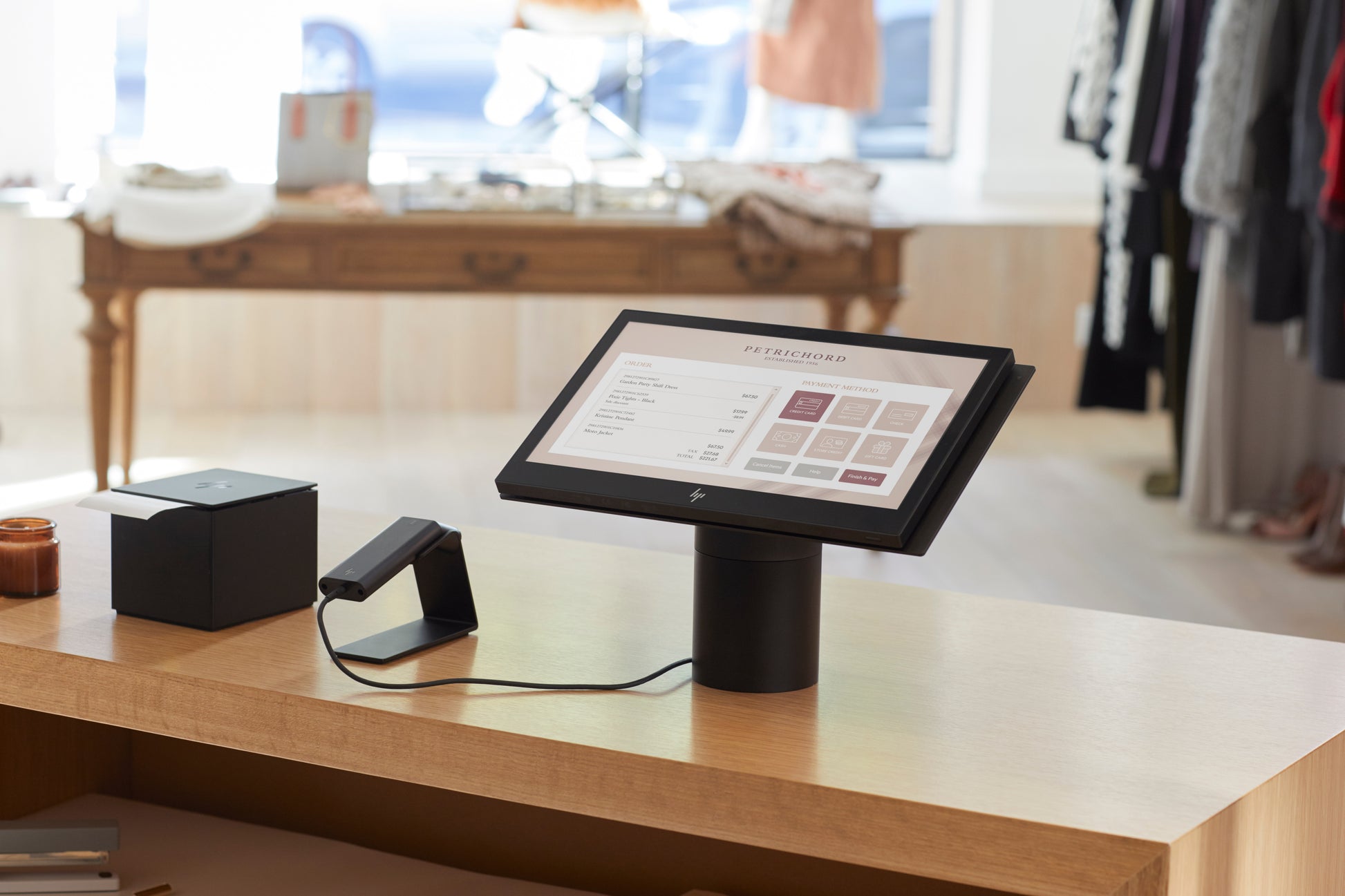 HP Engage One 145 14,0" POS All-in-One – Full HD Touch, Intel Core i5 i5-7300U, 8 GB RAM, Windows 10 IoT