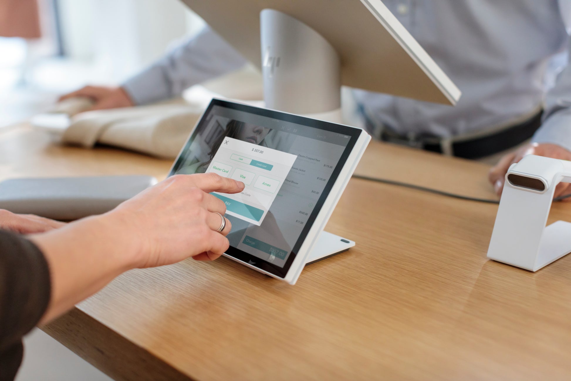 HP Engage One 145 14,0" POS All-in-One – Full HD Touch, Intel Core i5 i5-7300U, 8 GB RAM, Windows 10 IoT