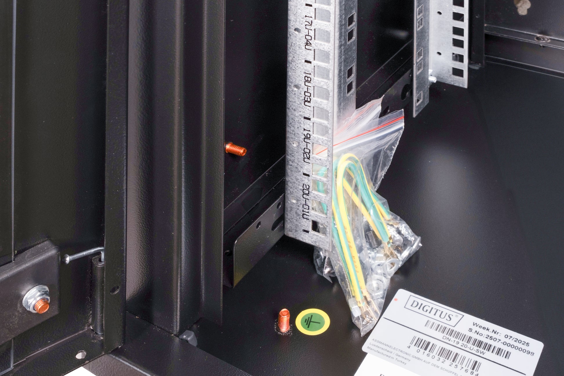 Digitus Unique – 19" Wandverteiler 20U, IP20, abschliessbar, 600 × 450 × 998 mm, schwarz