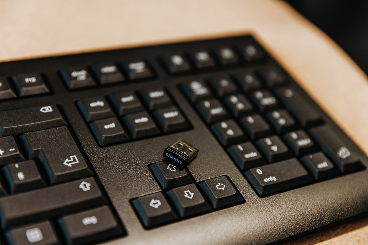 CHERRY KW 3000 – Tastatur, Schwarz