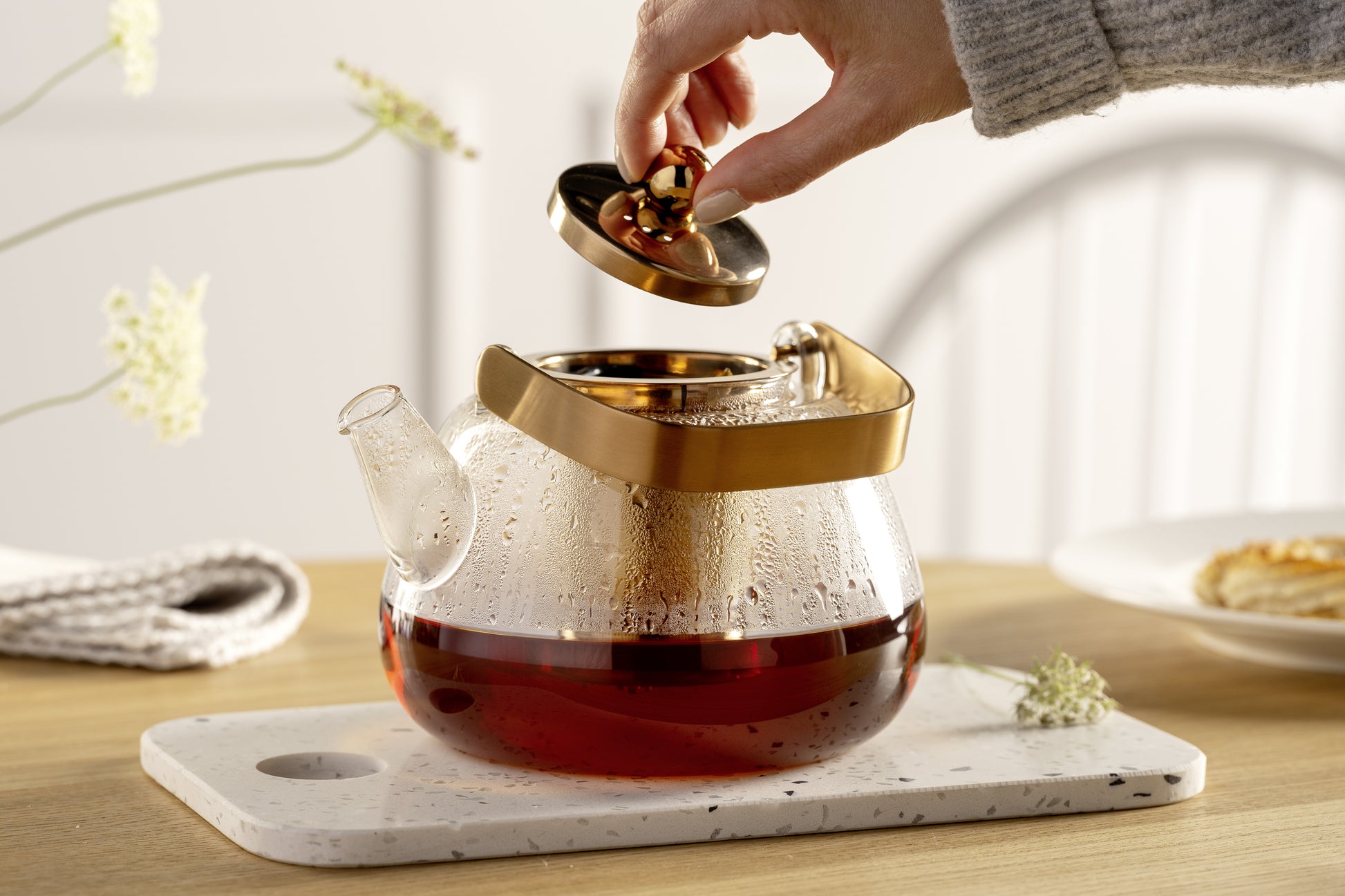LEONARDO Teekanne – 1,2 l, Borosilikatglas, transparent, abnehmbarer Deckel, mit Teefilter, spülmaschinenfest