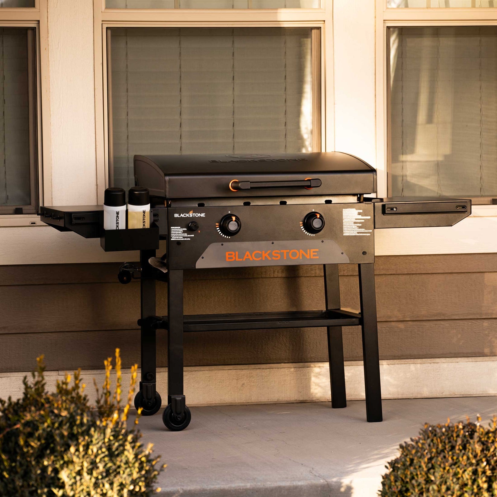 Blackstone Gasgrill 2287DK – 2 Brenner, 134 cm breit – Schwarz/Orange