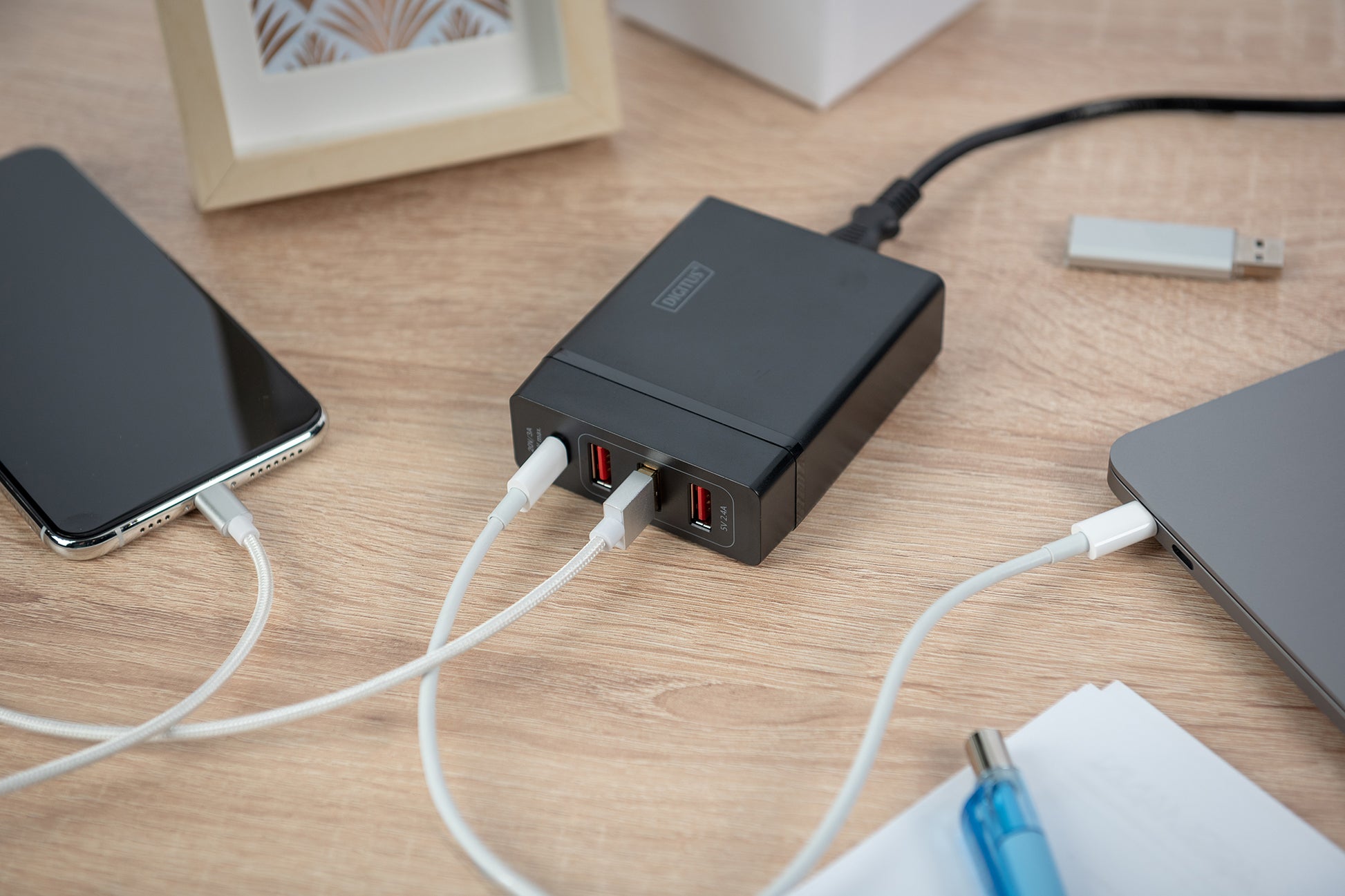 Digitus 4-Port Universal USB-Ladeadapter – 72 W, Schwarz