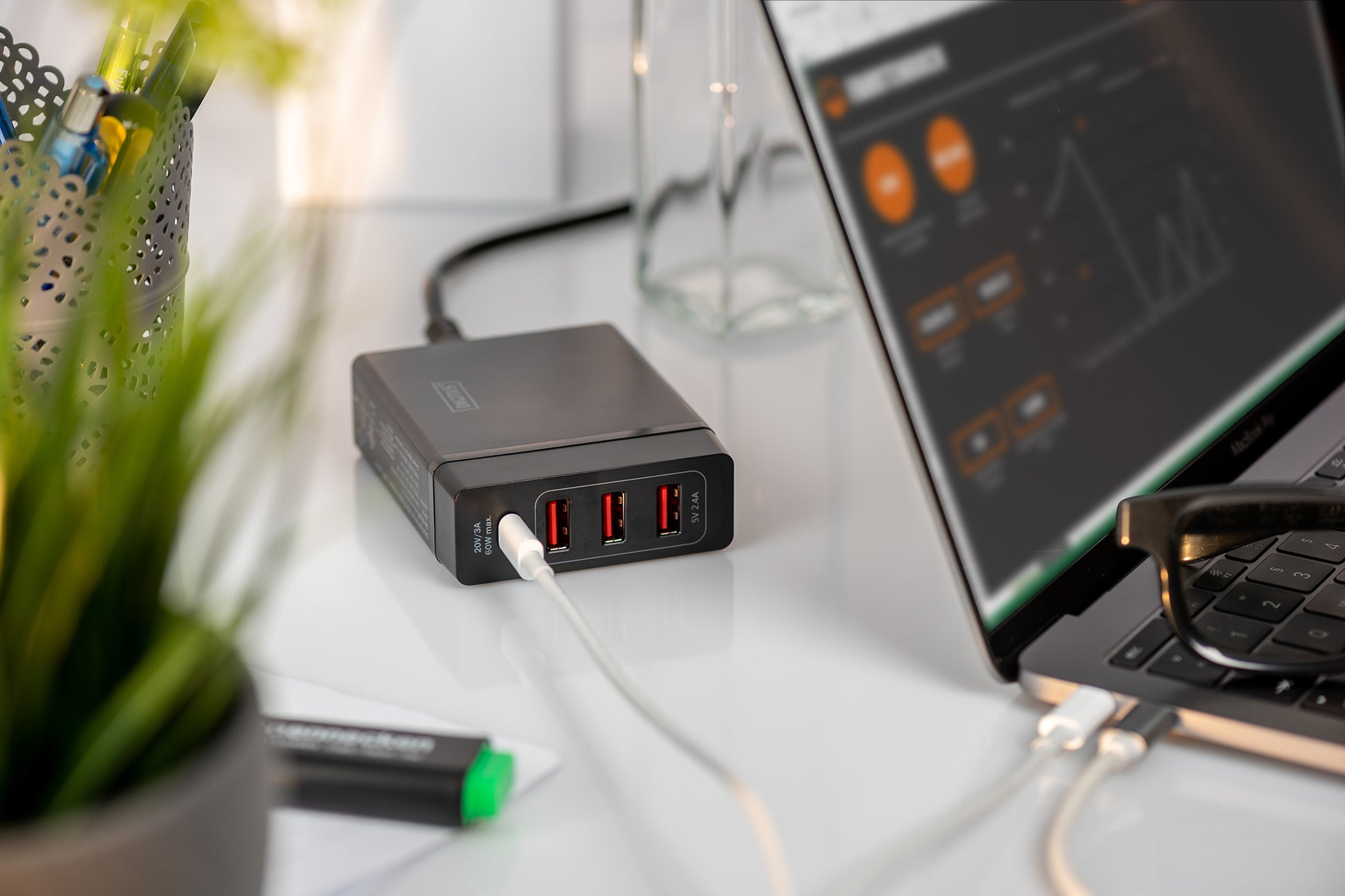 Digitus 4-Port Universal USB-Ladeadapter – 72 W, Schwarz