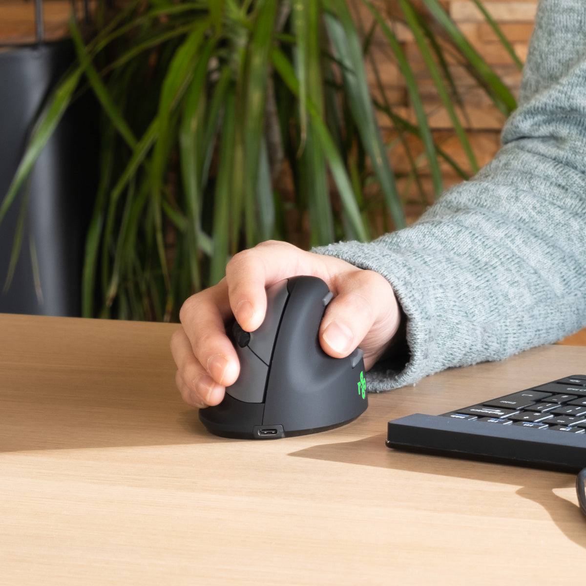 R-Go Tools Ergonomische Maus – kabellos, für Rechtshänder, für Handflächen über 185 mm