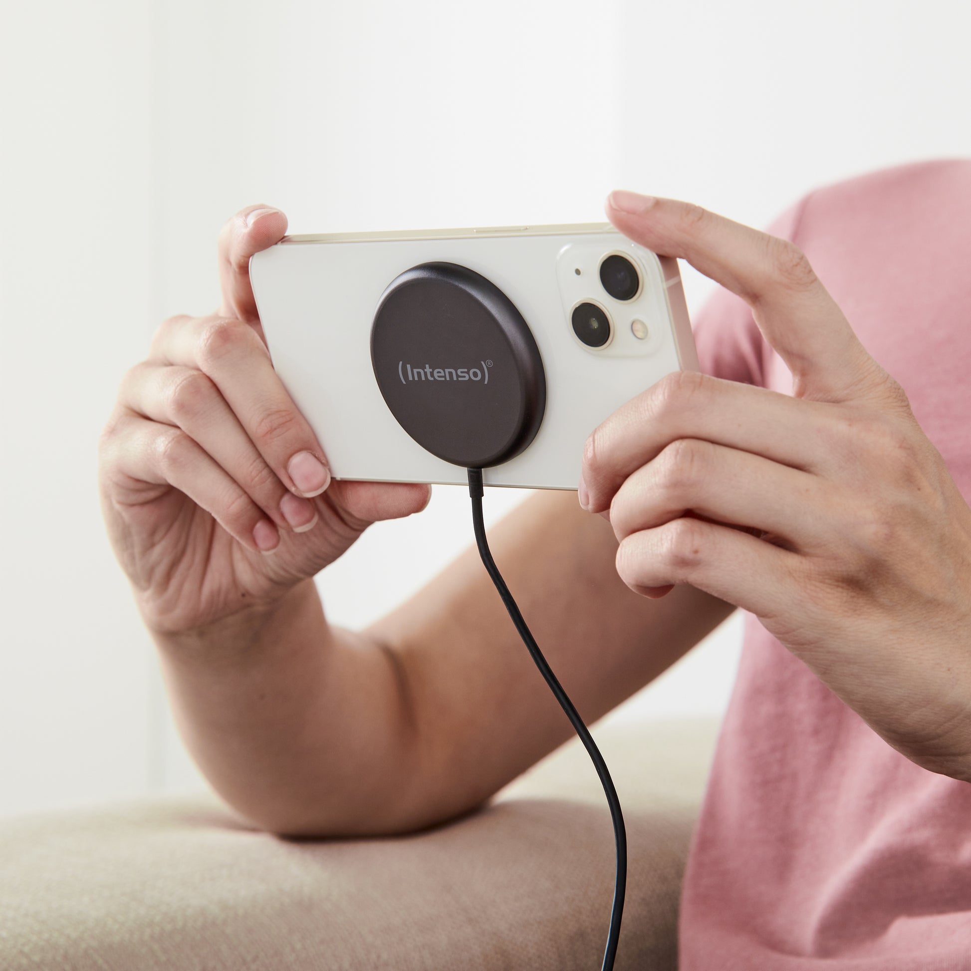 Intenso MB1 Kabelloses Ladegerät 15 W – MagSafe-kompatibel – für iPhone mit MagSafe – schwarz